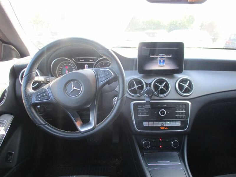 Mercedes-Benz CLA 200 Shooting Brake (117.943)