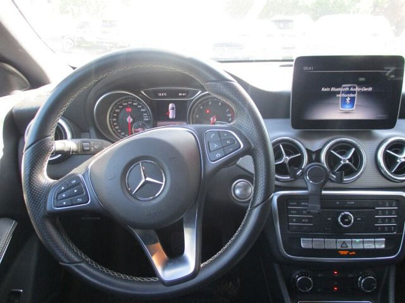 Mercedes-Benz CLA 200 Shooting Brake (117.943)