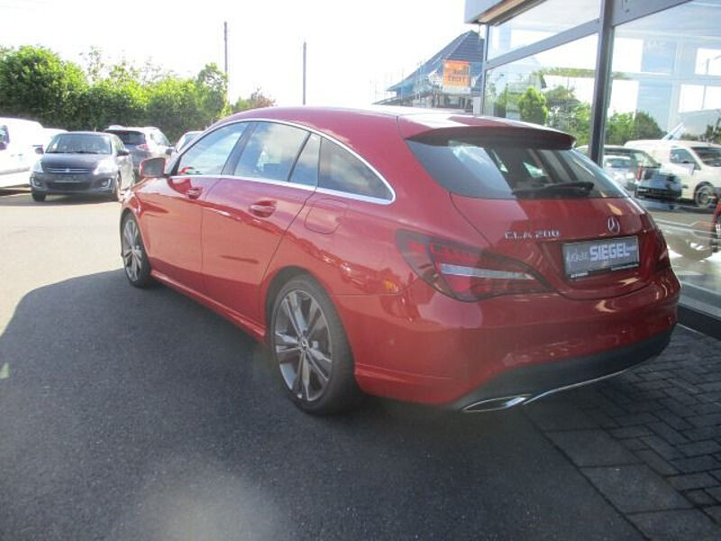 Mercedes-Benz CLA 200 Shooting Brake (117.943)