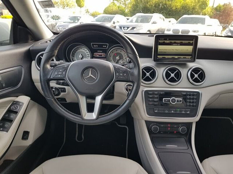 Mercedes-Benz CLA 250 CLA -Klasse CLA 250 (117.344)*Glasdach*